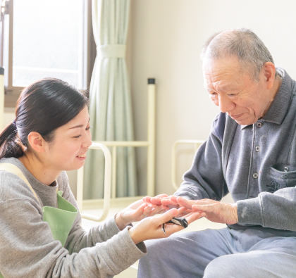 利用者と藤原真美さんの写真