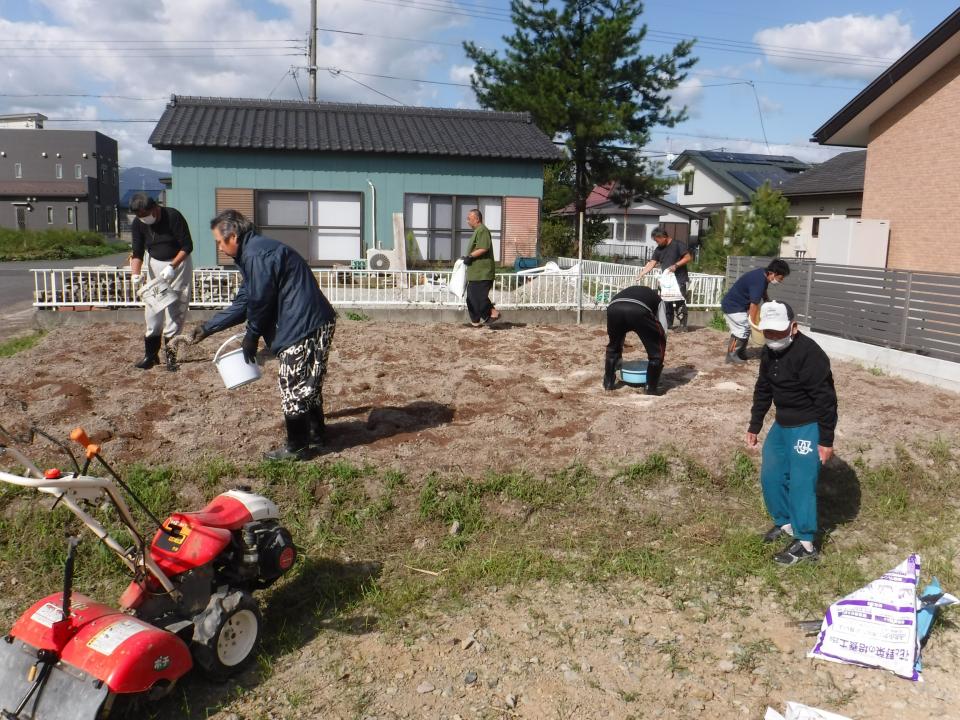 800本の玉ねぎと70個のニンニク（さわやか荘）