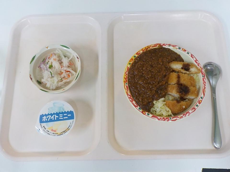 お昼は金沢カレー（ジュネス）