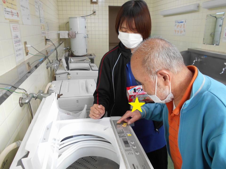 ケアスタッフの一日（三徳寮）