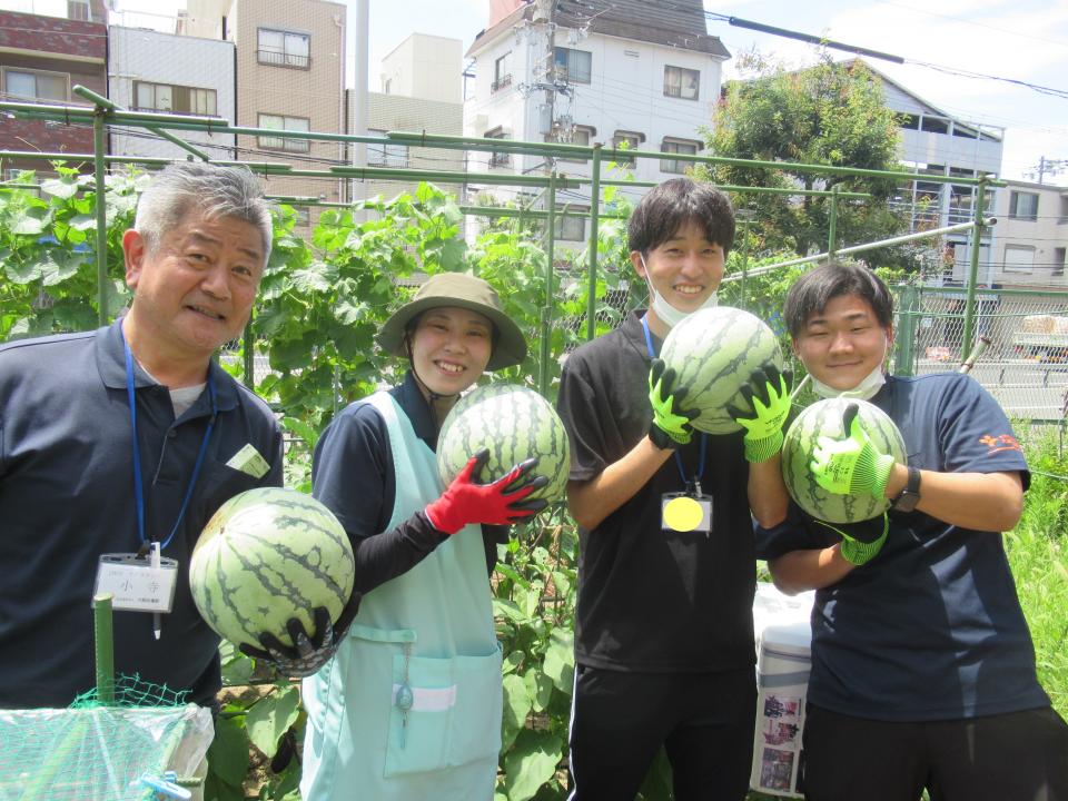 園芸クラブで育てたスイカを提供！（JIKYO）