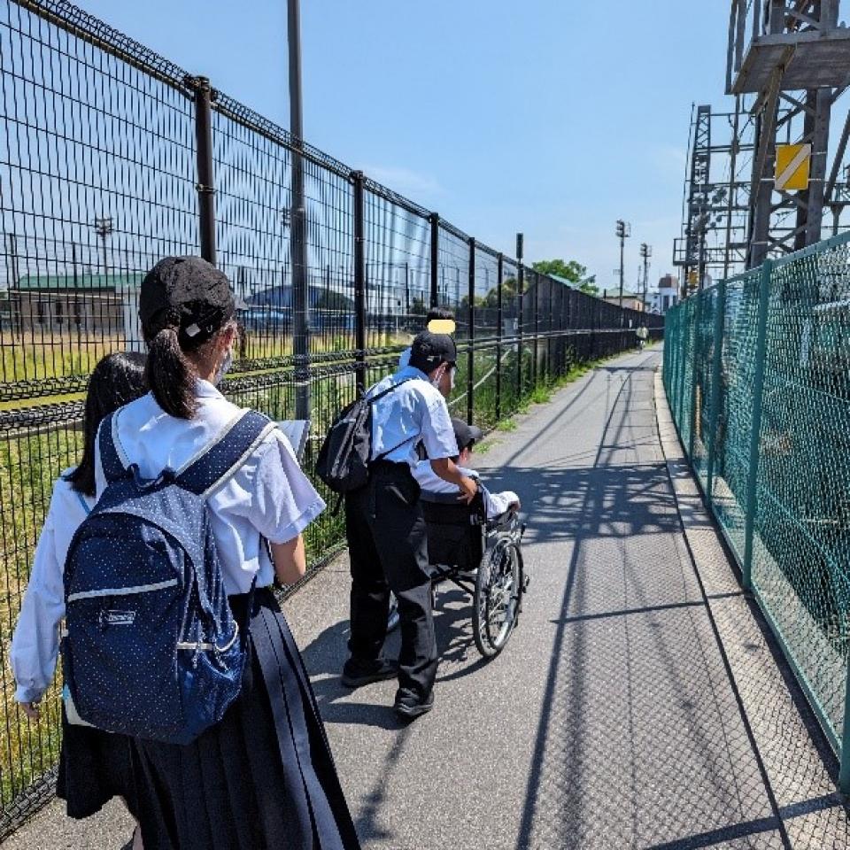 柴島中学校にて福祉体験教育を実施（リベルテ）