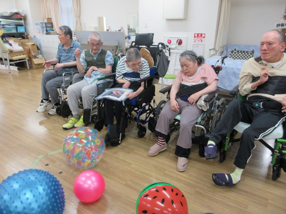 日中活動（ボール蹴り）