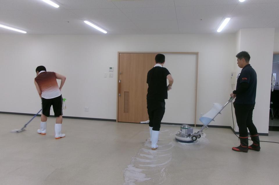 清掃美化作業をスタートしました!